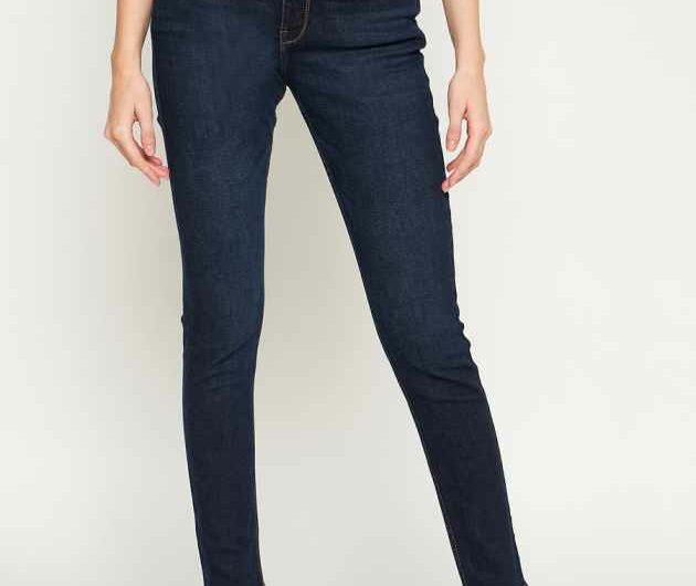 Some Elegant Ways to Style Denim Jeans for Women Online